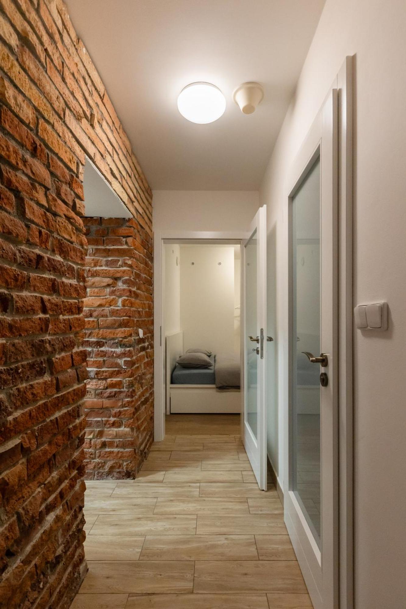 Spacious Apartment In Quiet Courtyard Near Charles Bridge Praag Buitenkant foto