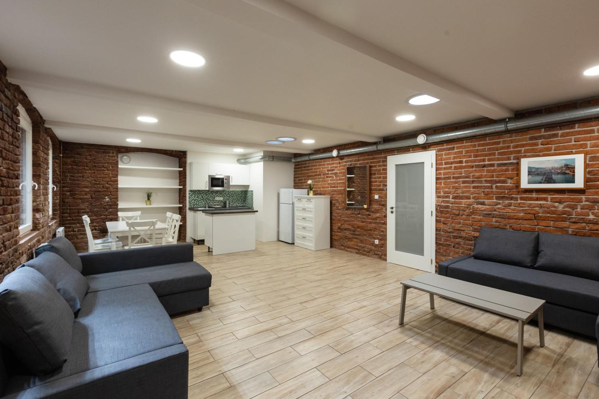 Spacious Apartment In Quiet Courtyard Near Charles Bridge Praag Buitenkant foto